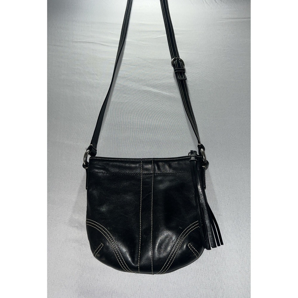 Coach Women's‎ Shoulder Zippered Black Leather Handbag Nice condition
